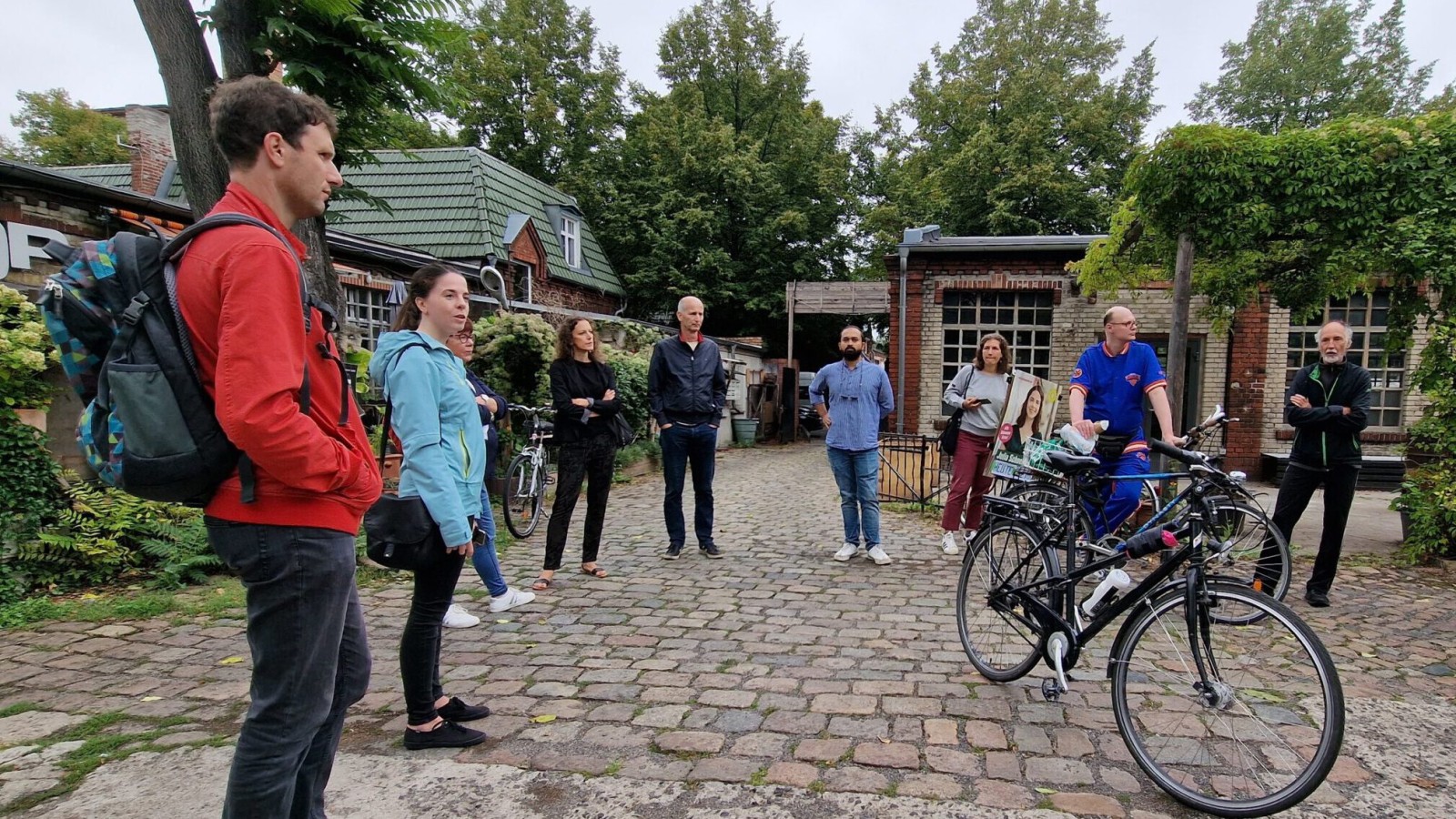 Politischer Streifzug im Sanierungsgebiet Langhanskiez