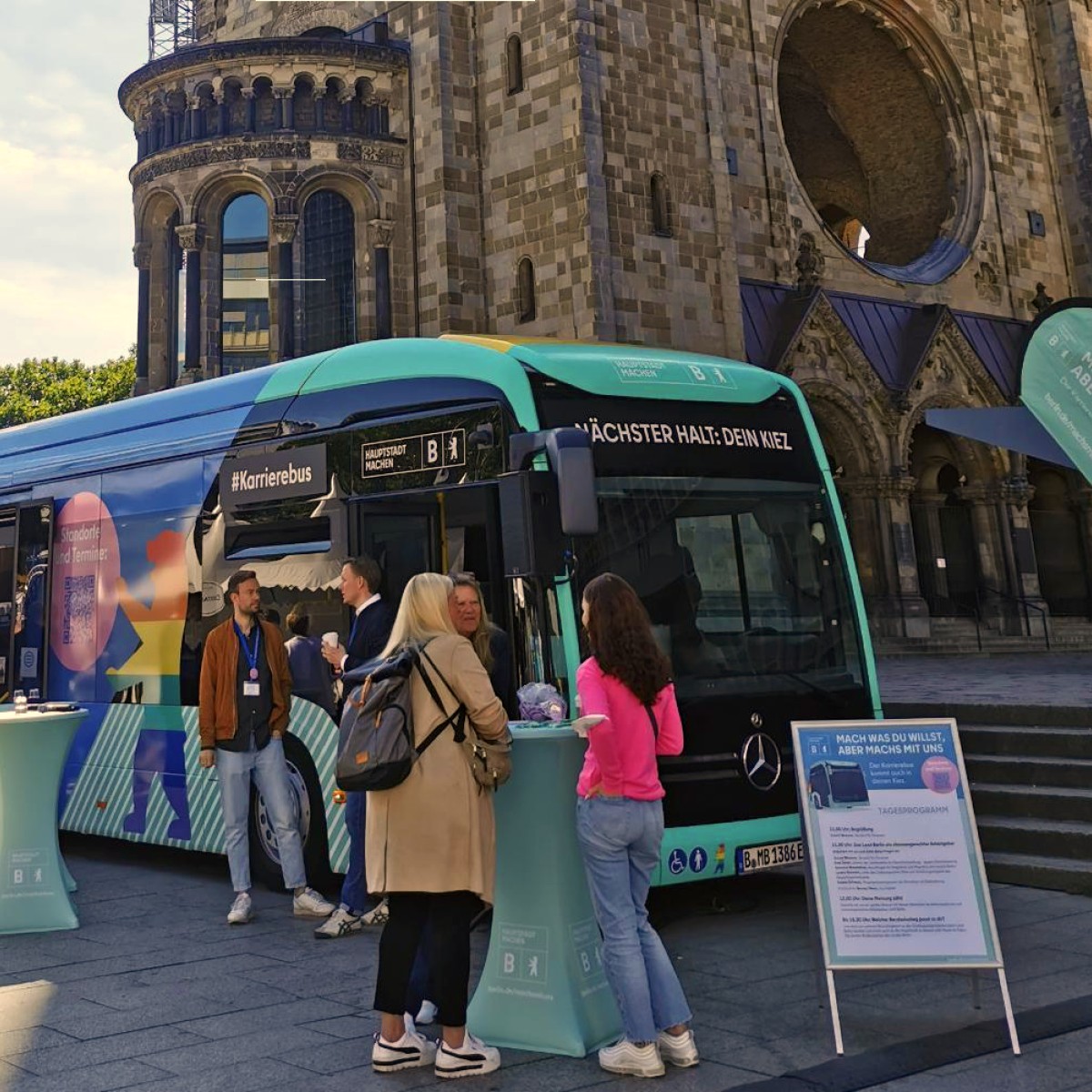 #MachsMitUnsRoadshow: Ein Karrierebus rollt durch die Stadt