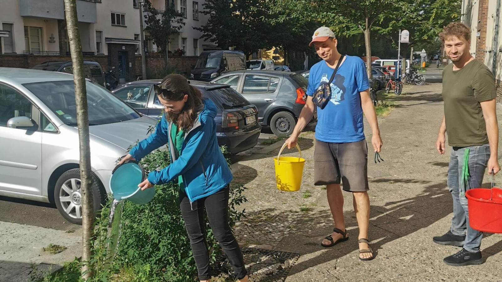 Bäume gießen für ein grünes Pankow